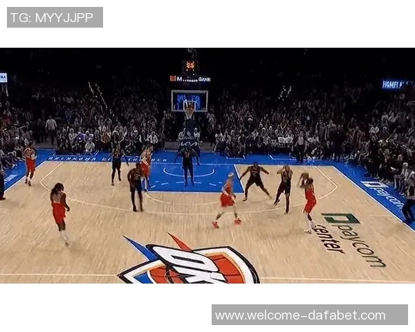 布克回应三分犯规争议称需查规则手册并提及狄龙被詹姆斯撞倒事件