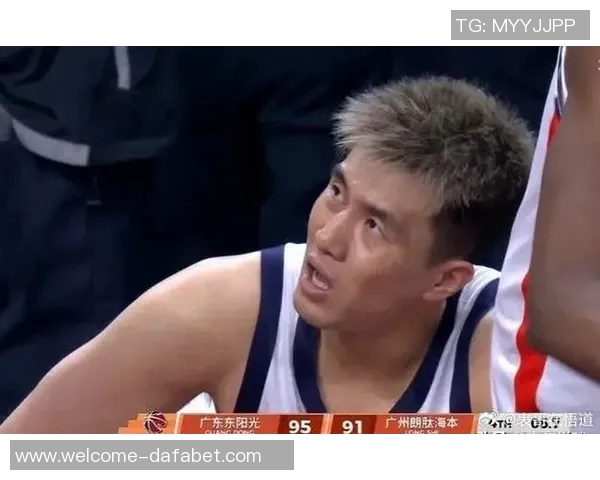 郭艾伦半场表现平平仅得7分4板3失误遭王少杰封盖状态堪忧