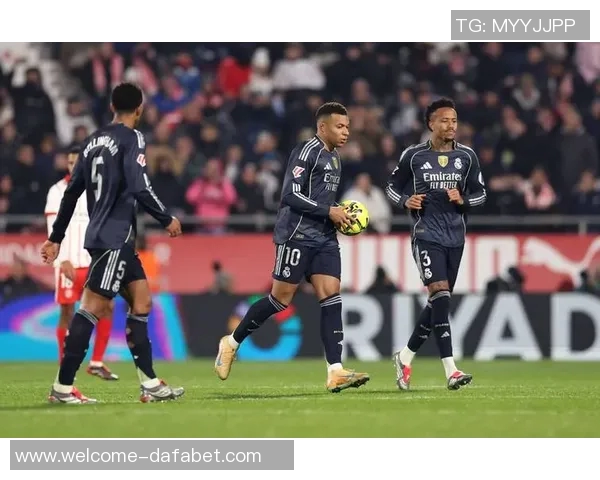 姆巴佩加盟皇马后国内四冠全被巴萨夺走但国际赛场收获两冠荣耀 姆巴佩加盟皇马后国内四冠全被巴萨夺走但国际赛场收获两冠荣耀