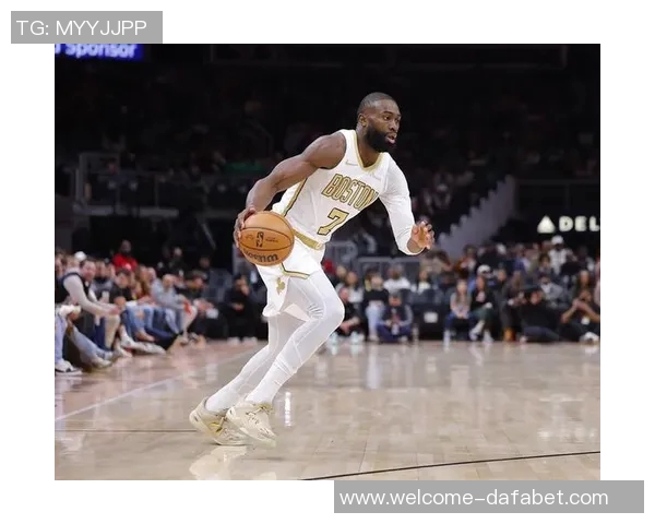 杰伦布朗赞谢尔曼攻防表现出色期待他未来的成长与进步